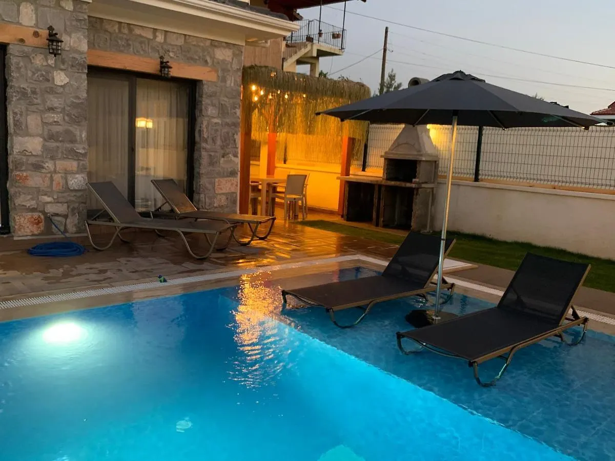 Muestakil Havuzlu Jakuzili Tatil Villasi 费特希耶 0*,